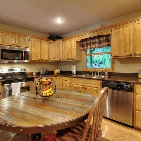 Gorgeous "Country Roads" By Honeybearcabins 4Br 4Ba, Next To Pool, Easy Drive, Main Strip Location! Pigeon Forge Zewnętrze zdjęcie